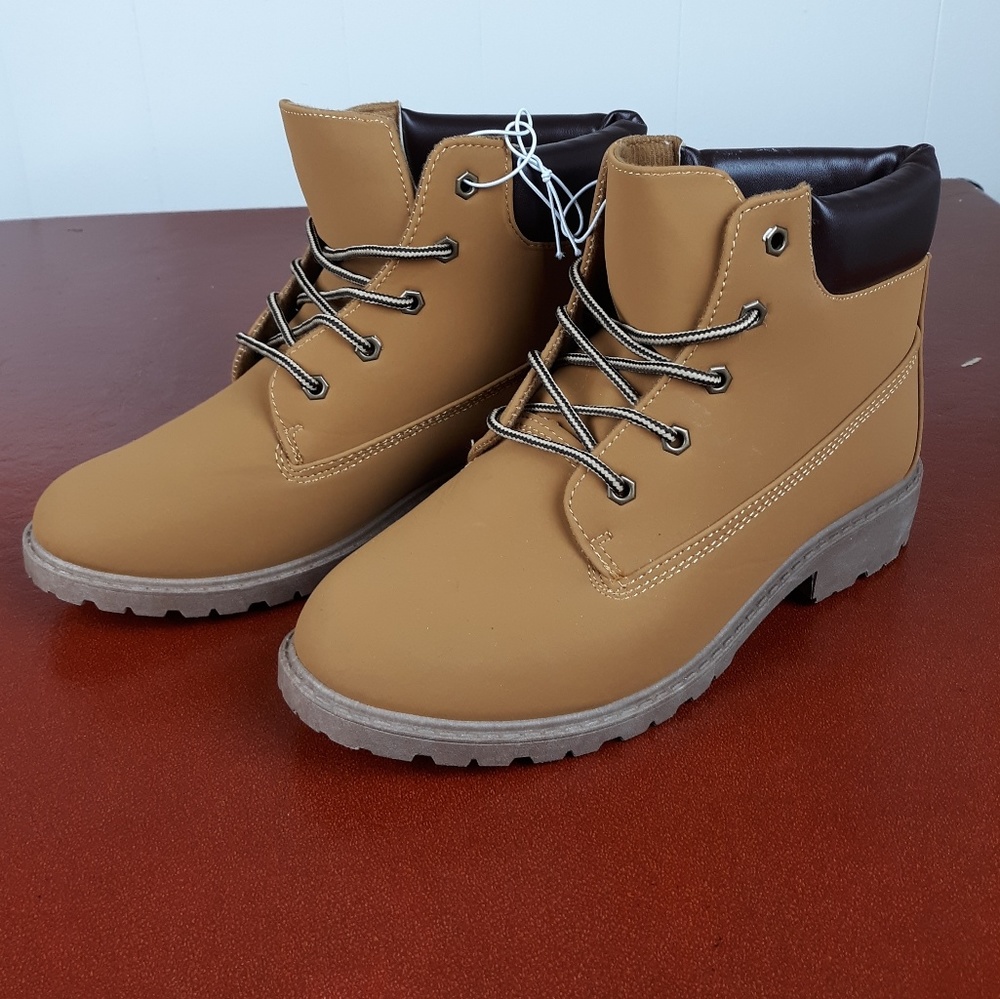 Mens Boots NWOT
